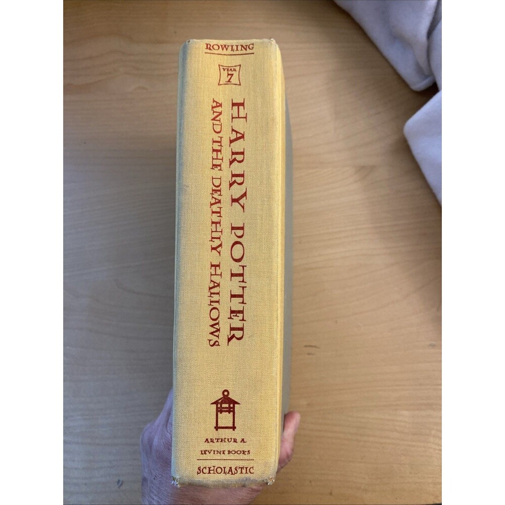Harry Potter and the Deathly Hallows book JK Rowling 1st Edition 2007 No Case